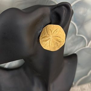 Dauplaise matte gold clip-on earrings